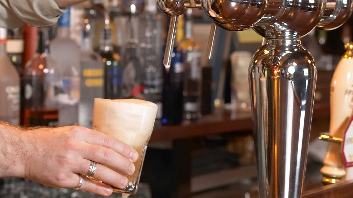 The Gross Reason Bartenders Avoid Draft Beer